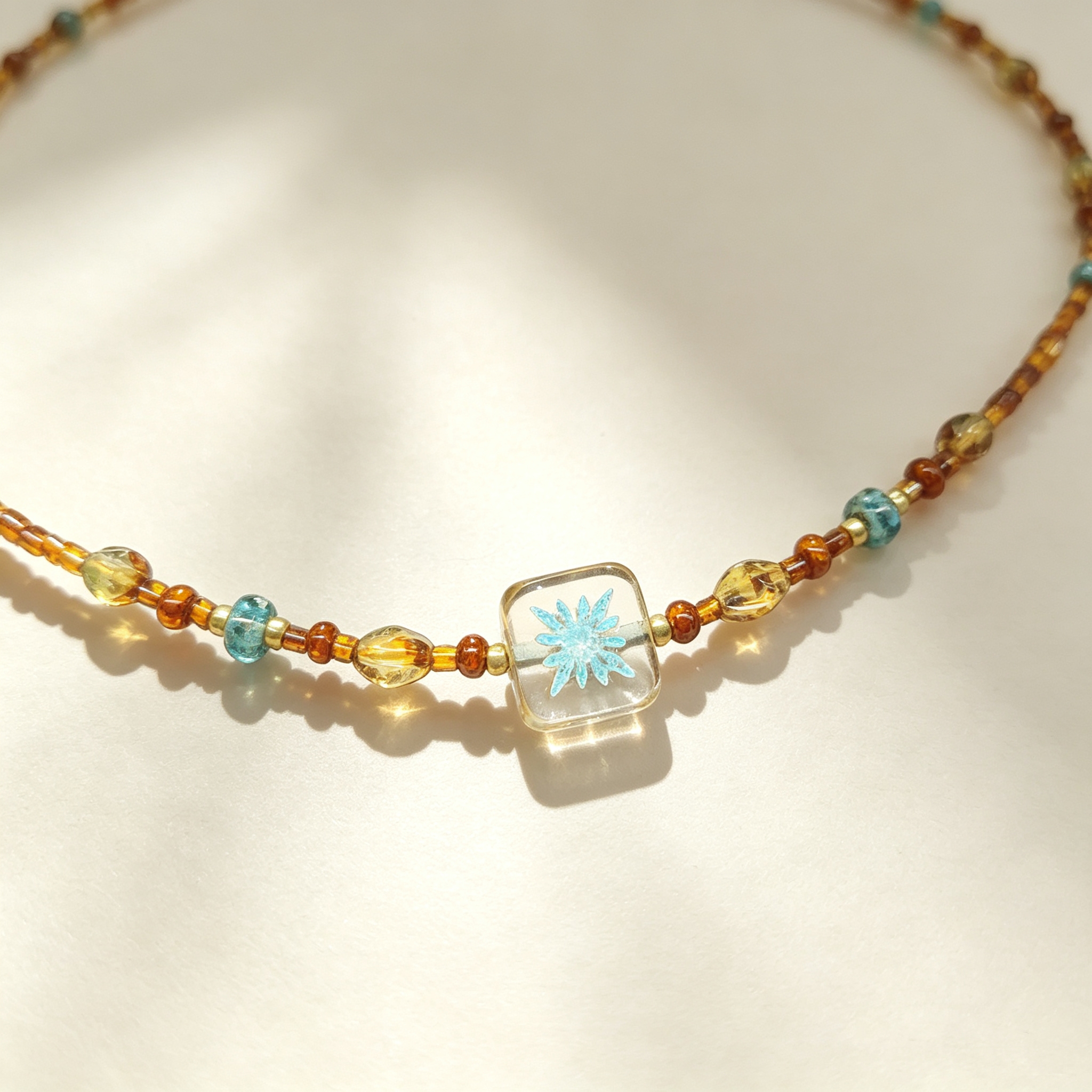 ELA BOUTIQUE |AMBER SQUARE SUNBURST NECKLACR
