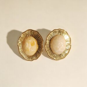 ELA BOUTIQUE| VINTAGE GOLDEN SUN RAY SHELL STATEMENT EARRIGS